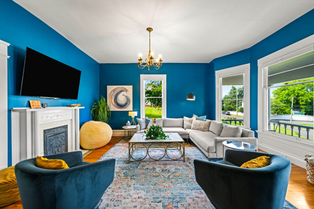 Living space area of an MLS listing photographed in Knoxville TN