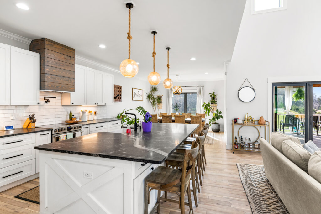 90 Great Real Estate Photos from March 2022