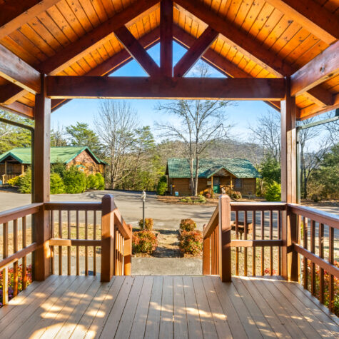 Front porch area of an STR property photographed in Pigeon Forge