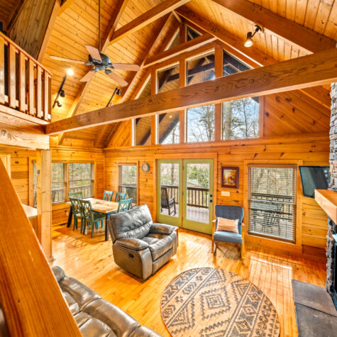 Living Space of an STR property photographed in Sevierville TN