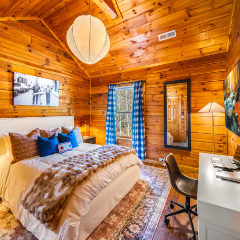 Bedroom shot of STR property photographed in Pigeon Forge TN