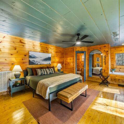 Master Bedroom - 1624 West Ski View Drive, Sevierville, Tennessee