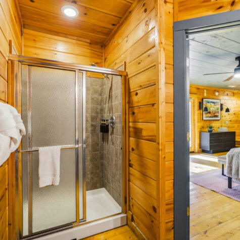 Bathroom Interior - 1624 West Ski View Drive, Sevierville, Tennessee