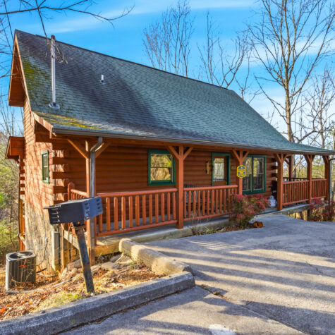 Log Cabin Exterior with Wraparound Porch &ndash; Sevierville Tennessee