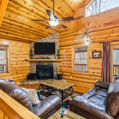 Open Concept Cabin Living Area &ndash; Sevierville Tennessee Real Estate Photography