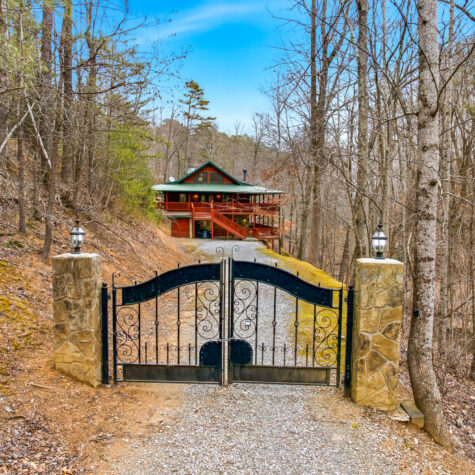 Private Mountain Cabin with Gated Entrance &ndash; Sevierville Tennessee