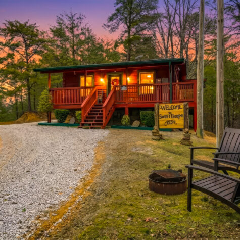 Cabin Exterior at Sunset &ndash; Sevierville Tennessee Real Estate Photography