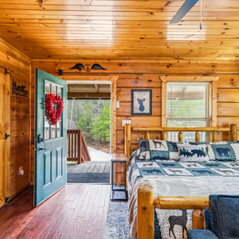 Cabin Exterior with Driveway and Deck &ndash; Sevierville Tennessee