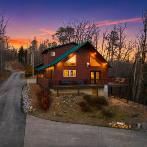 Mountain Cabin Twilight Exterior &ndash; Sevierville Tennessee