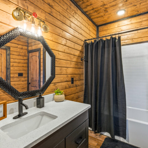 Cabin Bathroom with Tub Shower &ndash; Sevierville Tennessee
