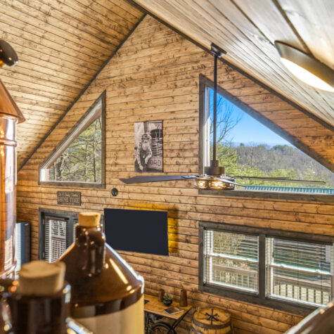 Loft Overlook with Mountain View Windows &ndash; Sevierville Tennessee