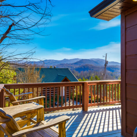 Smoky Mountain Cabin Deck with Scenic Mountain Views &ndash; Sevierville Tennessee