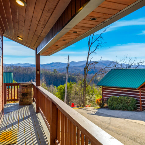 Cabin Porch with Smoky Mountain Views &ndash; Sevierville Tennessee