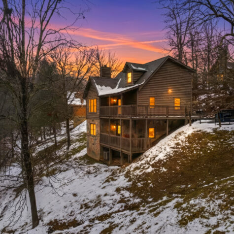 Smoky Mountain Cabin at Sunset &ndash; Sevierville Tennessee