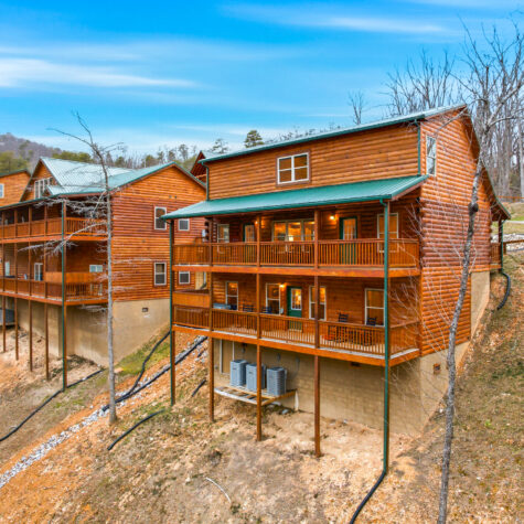 Smoky Mountain Cabin Exterior &ndash; Pigeon Forge Tennessee Real Estate Photography